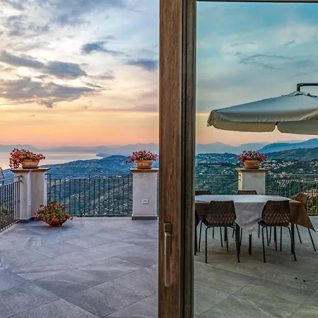 In With Kitchen Laureana Cilento
