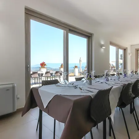 In With Kitchen Holiday home Laureana Cilento