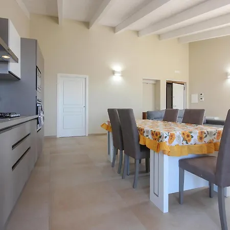 In With Kitchen * Laureana Cilento
